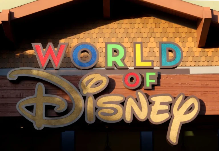 10+ Best Things To Do at Disneyland (No Rides Required)